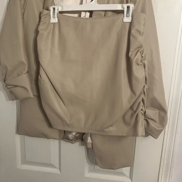 Tart large vegan leather jacket and matching ruched mini skirt size medium - Picture 5 of 7